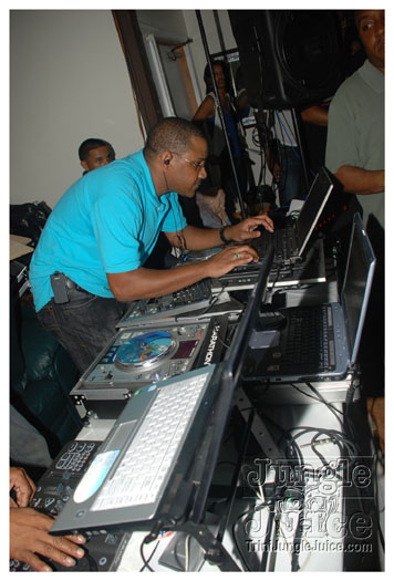 mascots_intl_2010_band_launch-005