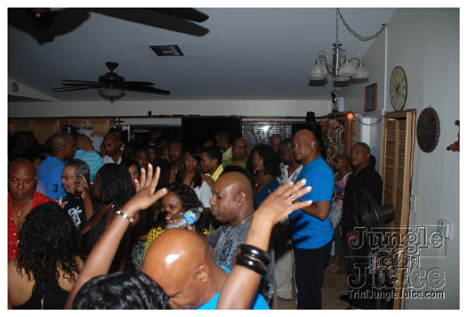 mascots_intl_2010_band_launch-007