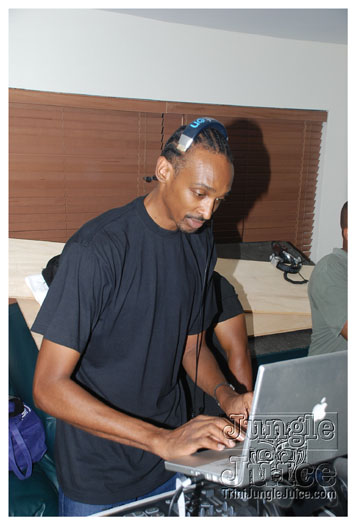 mascots_intl_2010_band_launch-010