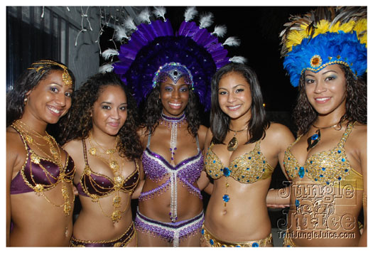 mascots_intl_2010_band_launch-056