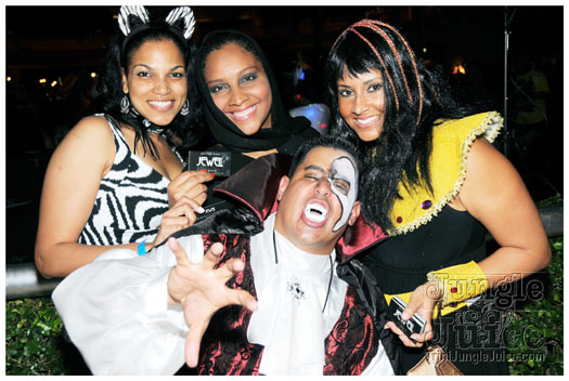 mask_halloween_2010-030