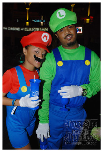 mask_halloween_2010-080