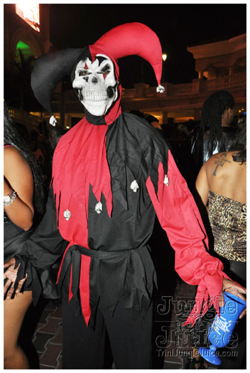 mask_halloween_2010-133