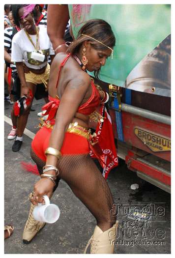 nhc_poisonuk_2010-104