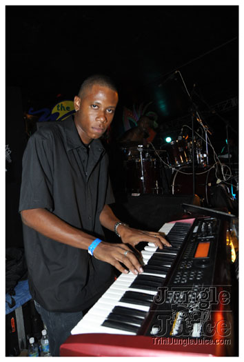 outrageous_in_black_july16-054