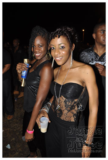 outrageous_in_black_july16-068