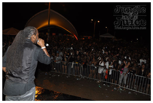 outrageous_in_black_july16-090