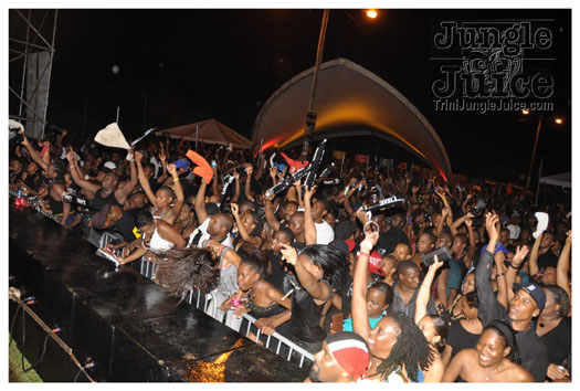 outrageous_in_black_july16-115