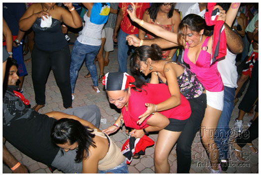 rave_miami_2010_oct9-033