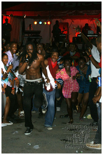 red_unlimited_band_launch_2k10-050