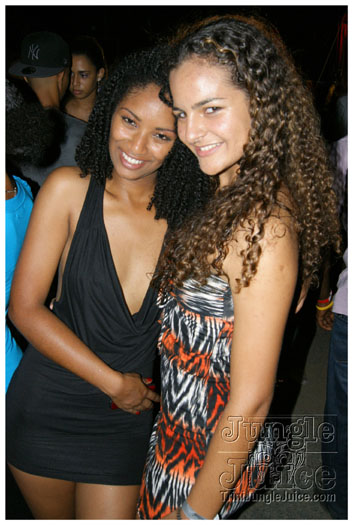 red_unlimited_band_launch_2k10-053