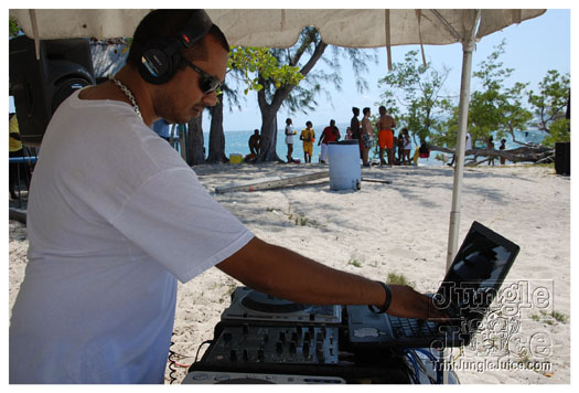soca_at_de_sandbar_apr7-049