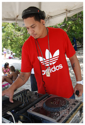 soca_at_de_sandbar_apr7-099