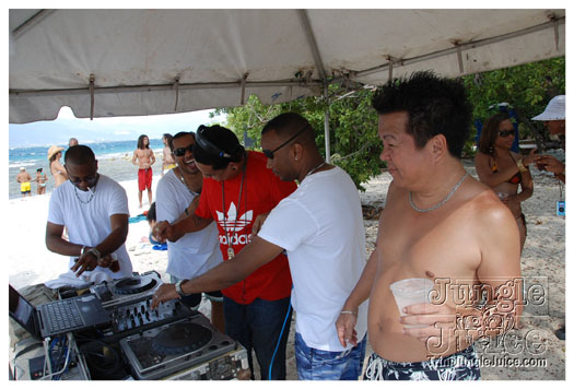 soca_at_de_sandbar_apr7-121