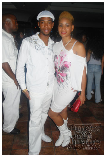 tight_in_white_jun13-006