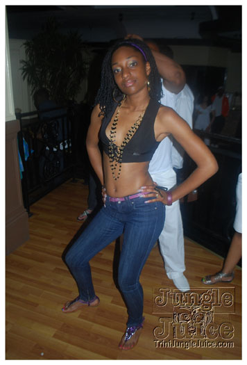 tight_in_white_jun13-010