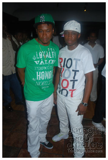 tight_in_white_jun13-013