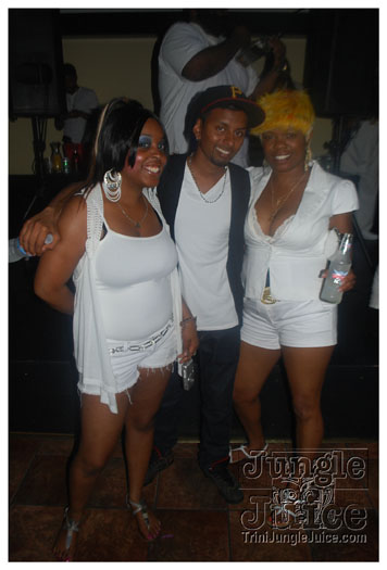 tight_in_white_jun13-015