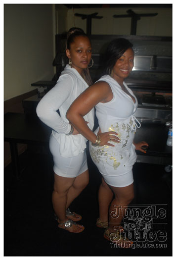 tight_in_white_jun13-019