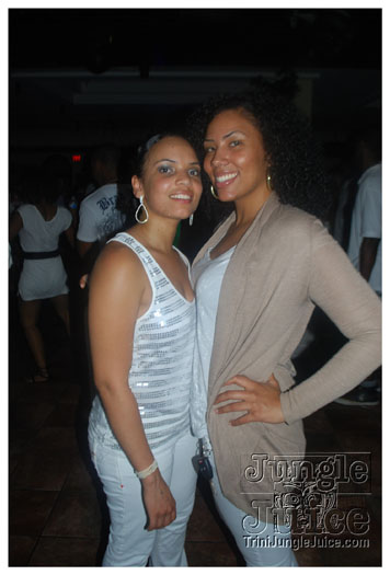 tight_in_white_jun13-026