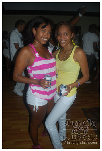 tight_in_white_jun13-027