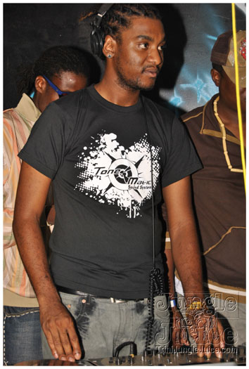 toneomatic_celebrates_5_oct8-051