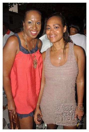 under_the_trees_2010_july4-004