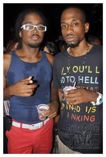 under_the_trees_2010_july4-010