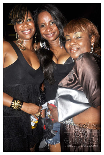 under_the_trees_2010_july4-013