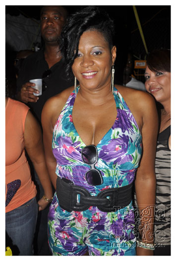 under_the_trees_2010_july4-015