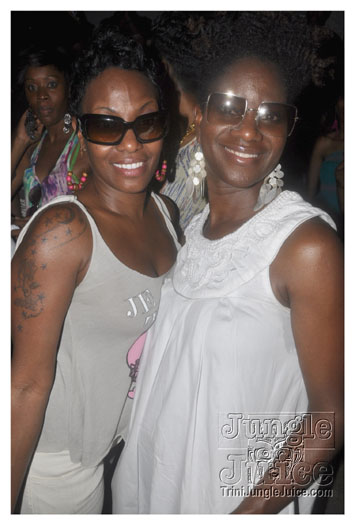 under_the_trees_2010_july4-018