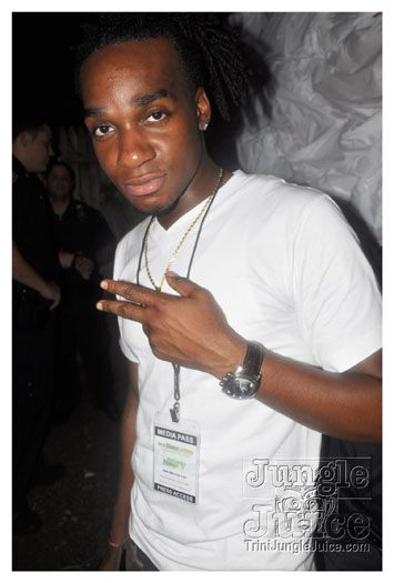 under_the_trees_2010_july4-021