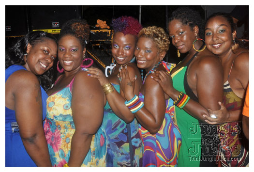 under_the_trees_2010_july4-023