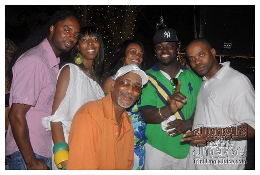 under_the_trees_2010_july4-025