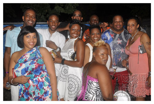 under_the_trees_2010_july4-030