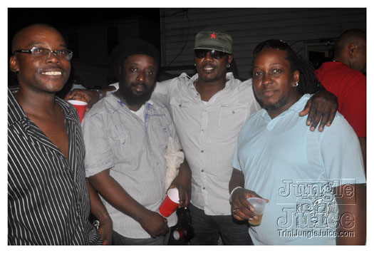 under_the_trees_2010_july4-038