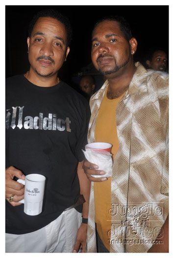 under_the_trees_2010_july4-039