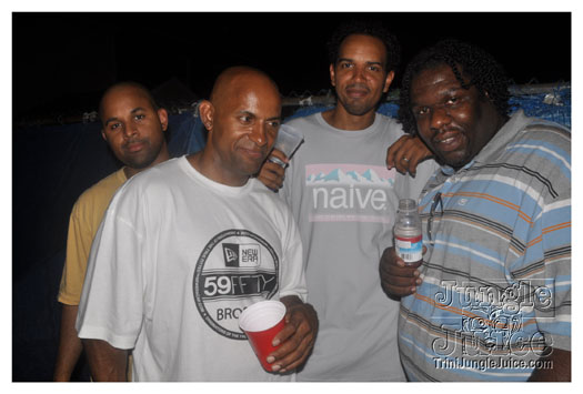 under_the_trees_2010_july4-040