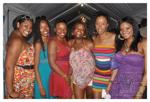 under_the_trees_2010_july4-041