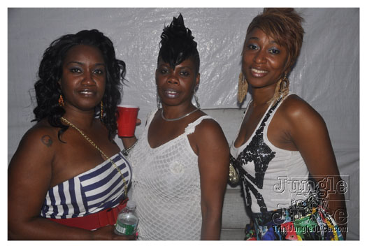 under_the_trees_2010_july4-057