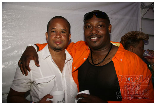 under_the_trees_2010_july4-060