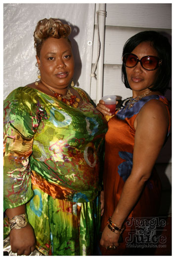 under_the_trees_2010_july4-061