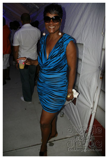 under_the_trees_2010_july4-064