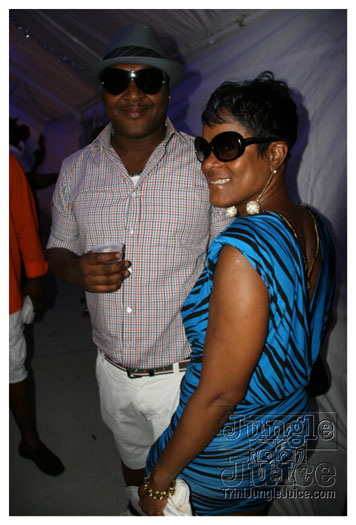 under_the_trees_2010_july4-065