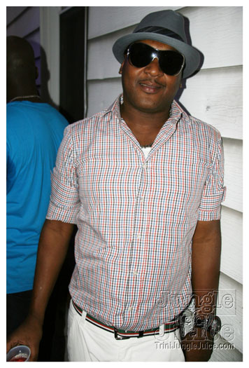 under_the_trees_2010_july4-071