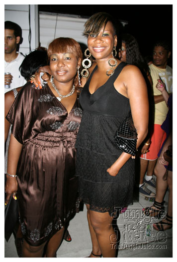 under_the_trees_2010_july4-082