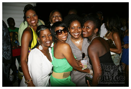 under_the_trees_2010_july4-091