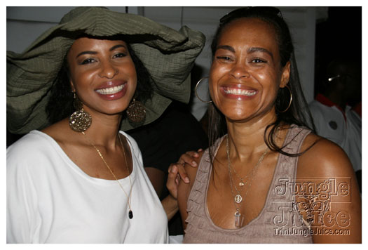 under_the_trees_2010_july4-094