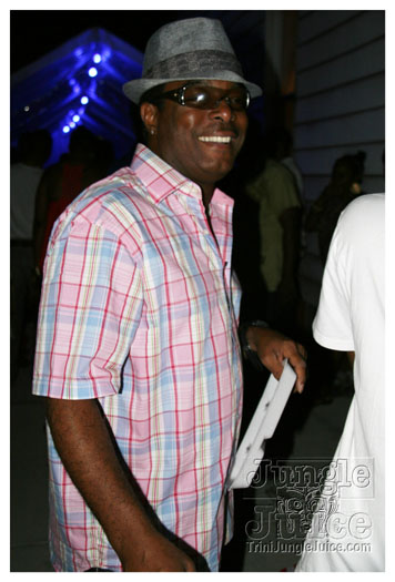 under_the_trees_2010_july4-096