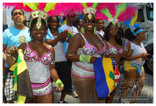 atl_carnival_parade_2011_part1-036
